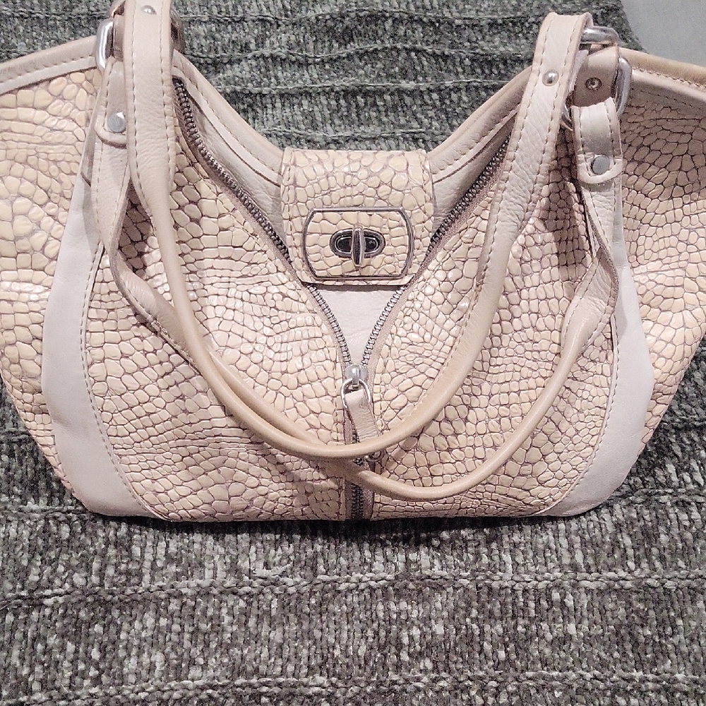 Chic Cream Textured Shoulder Bag